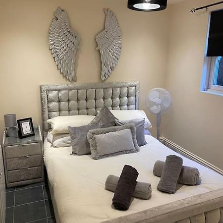 Flat 3 Meadow View Cozy Getaway Apartment Hurst Exterior foto